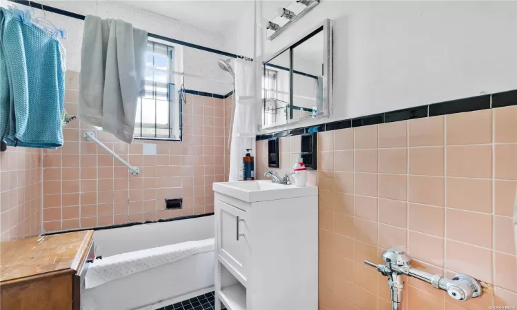 28-02 Parsons Boulevard, New York, NY, 1 Bedroom Bedrooms, 4 Rooms Rooms,1 BathroomBathrooms,Residential,For Sale,Parsons,L3553857