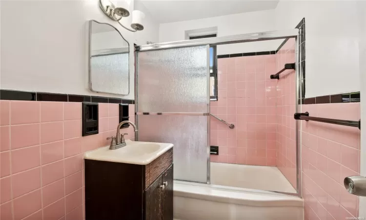 33-06 92 Street, New York, NY, 1 Bedroom Bedrooms, 4 Rooms Rooms,1 BathroomBathrooms,Residential,For Sale,92,L3553976