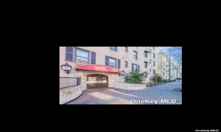 21-05 33 Street, New York, NY, 2 Bedrooms Bedrooms, 4 Rooms Rooms,1 BathroomBathrooms,Residential,For Sale,33,L3555351