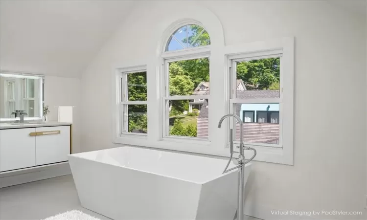 Soaking tub