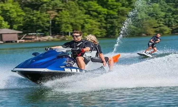 Home on a motorboat lake