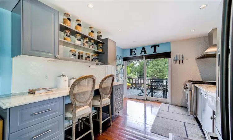 Kitchen with tasteful backsplash, wall