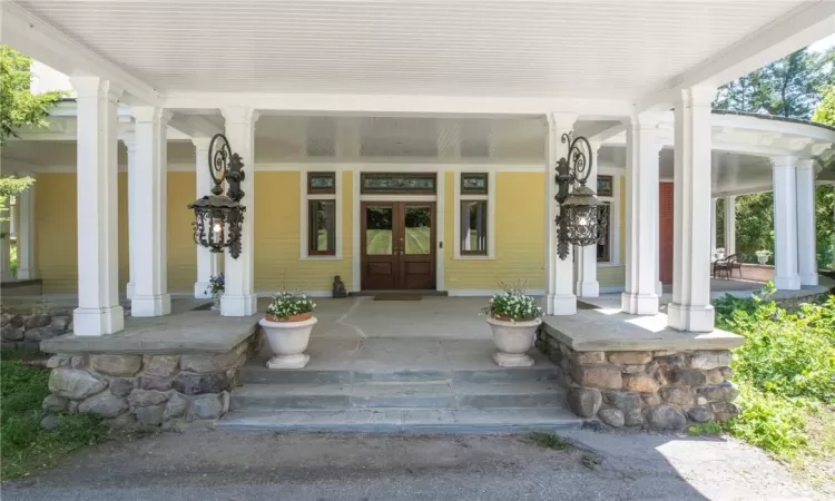 Doorway to property with a porch