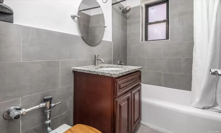 65-15 38th Avenue, New York, NY, 2 Rooms Rooms,1 BathroomBathrooms,Residential,For Sale,38th,L3506385