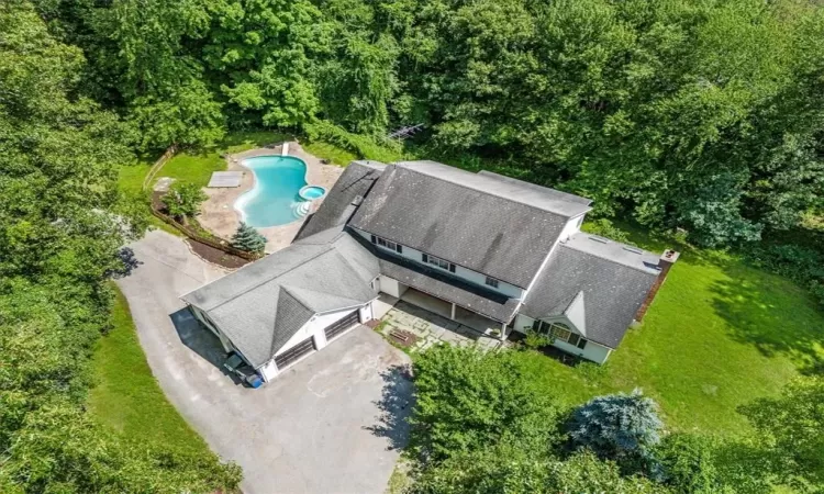 Private pool, barn and pond?  Yes!