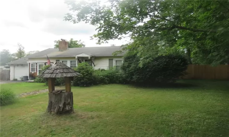 View of front of home featuring a front yard