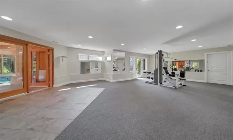 Exercise room with light carpet