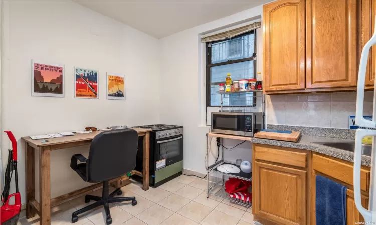 21-05 33rd Street, New York, NY, 1 Bedroom Bedrooms, 3 Rooms Rooms,1 BathroomBathrooms,Residential,For Sale,33rd,L3593328