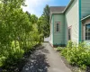 Driveway along side of house for multiple cars