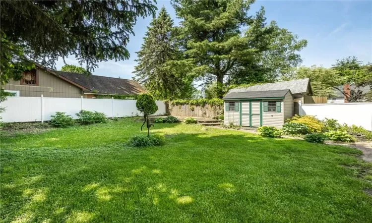 View of yard with a gardening/storage shed