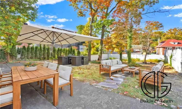 View of patio / terrace with outdoor lounge area