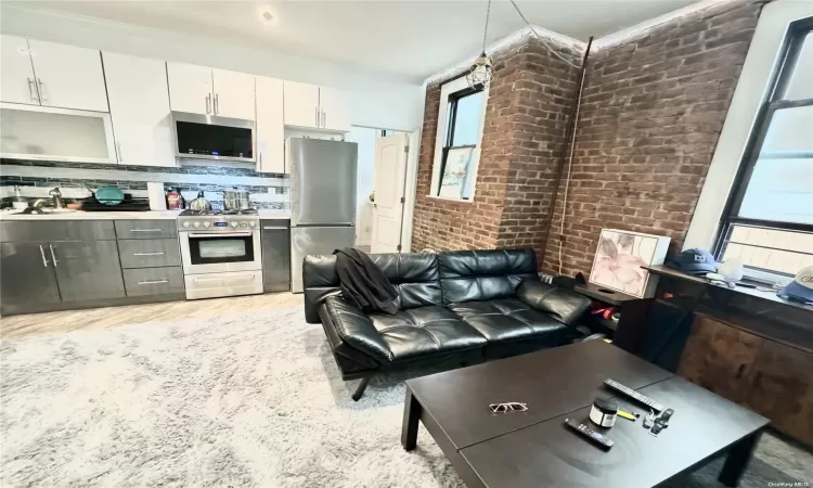 21-16 35 Street, New York, NY, 2 Bedrooms Bedrooms, 4 Rooms Rooms,1 BathroomBathrooms,Residential,For Sale,35 Street,L3592687