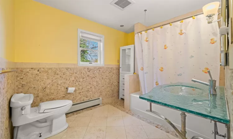 Hallway Full Bathroom with Tub