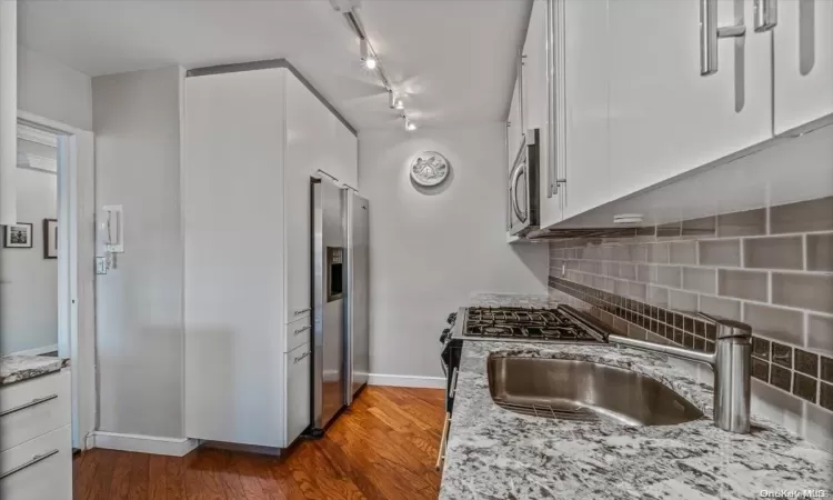 166-25 Powells Cove Blvd, New York, NY, 4 Bedrooms Bedrooms, 8 Rooms Rooms,2 BathroomsBathrooms,Residential,For Sale,Powells Cove Blvd,L3512525