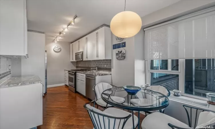 166-25 Powells Cove Blvd, New York, NY, 4 Bedrooms Bedrooms, 8 Rooms Rooms,2 BathroomsBathrooms,Residential,For Sale,Powells Cove Blvd,L3512525