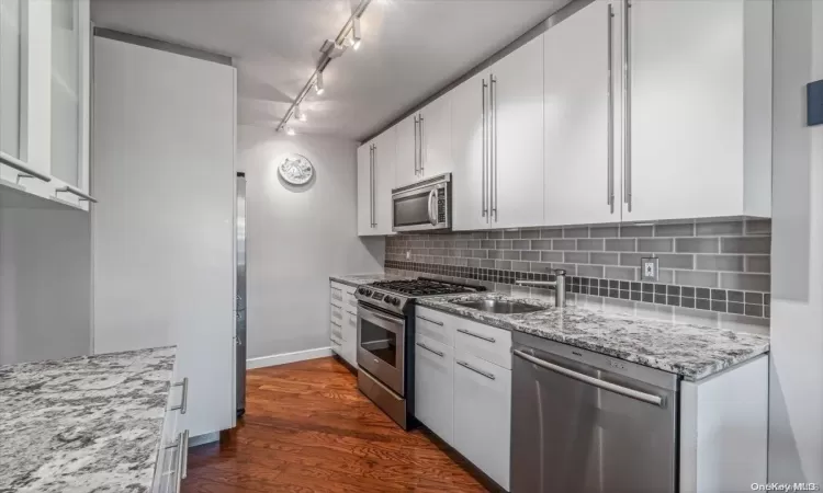 166-25 Powells Cove Blvd, New York, NY, 4 Bedrooms Bedrooms, 8 Rooms Rooms,2 BathroomsBathrooms,Residential,For Sale,Powells Cove Blvd,L3512525