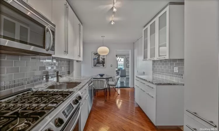 166-25 Powells Cove Blvd, New York, NY, 4 Bedrooms Bedrooms, 8 Rooms Rooms,2 BathroomsBathrooms,Residential,For Sale,Powells Cove Blvd,L3512525