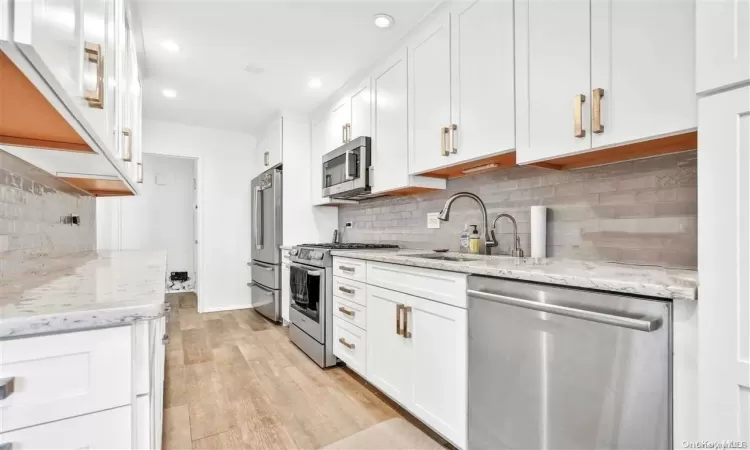 241-20 Northern Blvd, New York, NY, 1 Bedroom Bedrooms, 4 Rooms Rooms,1 BathroomBathrooms,Residential,For Sale,Northern Blvd,L3539067