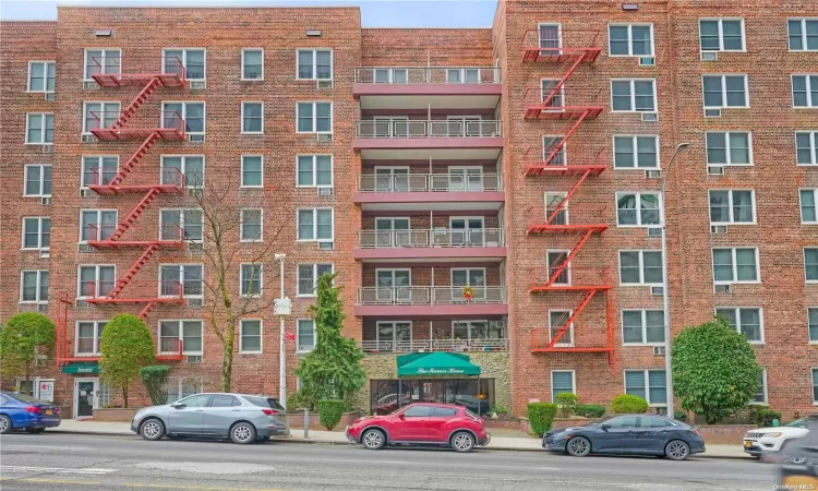 241-20 Northern Blvd, New York, NY, 1 Bedroom Bedrooms, 4 Rooms Rooms,1 BathroomBathrooms,Residential,For Sale,Northern Blvd,L3539067