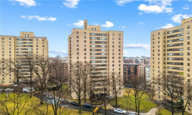 4 Fordham Hill Oval, New York, NY, 1 Bedroom Bedrooms, 3 Rooms Rooms,1 BathroomBathrooms,Residential,For Sale,Fordham Hill,H6315323