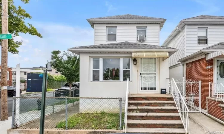 424 Applegate Court, New York, NY, 3 Bedrooms Bedrooms, 6 Rooms Rooms,2 BathroomsBathrooms,Residential,For Sale,Applegate,L3566874