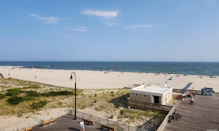 25 Neptune Boulevard, Long Beach, NY, 2 Bedrooms Bedrooms, 6 Rooms Rooms,2 BathroomsBathrooms,Residential,For Sale,Neptune,L3569909