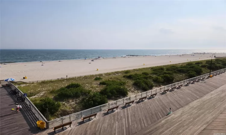 25 Neptune Boulevard, Long Beach, NY, 2 Bedrooms Bedrooms, 6 Rooms Rooms,2 BathroomsBathrooms,Residential,For Sale,Neptune,L3569909