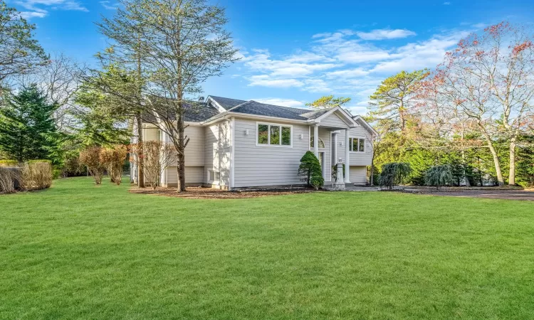 View of front of property featuring a front yard