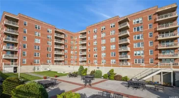 560 Broadway, Long Beach, NY, 2 Bedrooms Bedrooms, 5 Rooms Rooms,1 BathroomBathrooms,Residential,For Sale,Broadway,L3588018