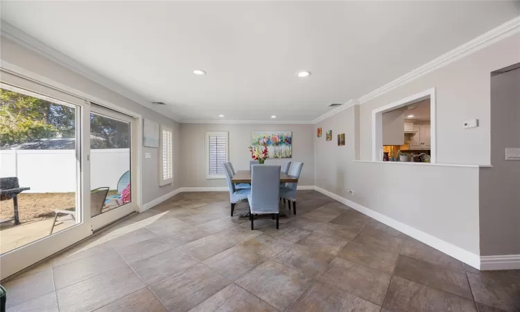 Dining space with crown molding