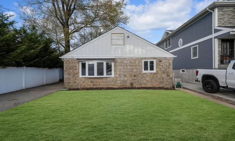 View of front of house featuring a front lawn