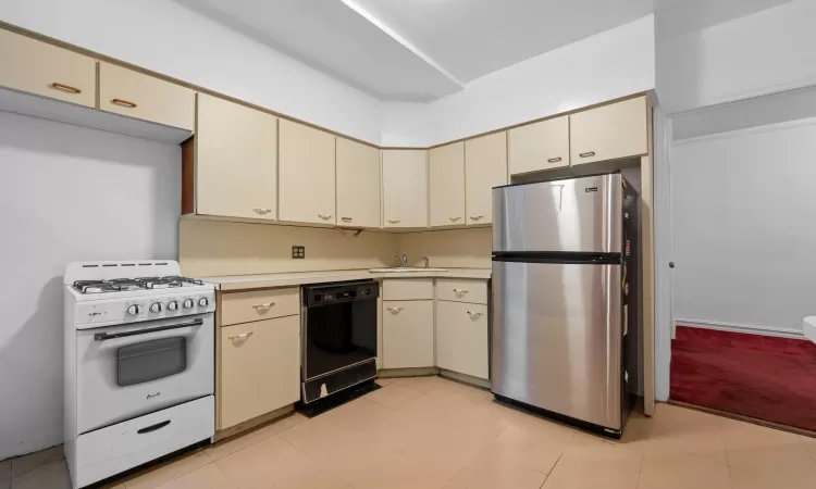 Carpeted empty room featuring cooling unit, radiator, and crown molding