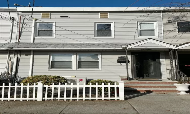 View of townhome / multi-family property