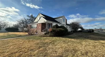 21 Island Street, Oyster Bay, NY, 3 Bedrooms Bedrooms, 5 Rooms Rooms,2 BathroomsBathrooms,Residential Lease,For Rent,Island,806713