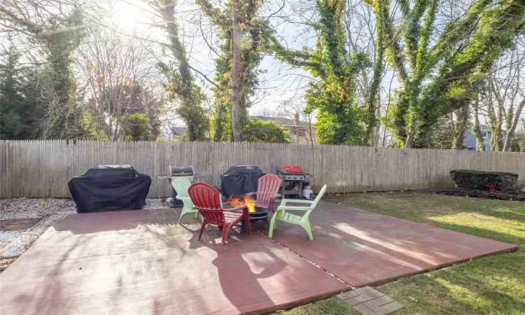 View of patio / terrace with area for grilling