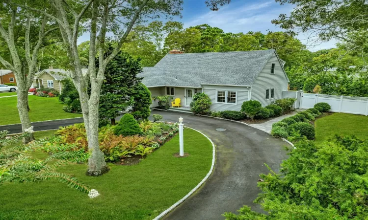 Cape cod house featuring a front lawn