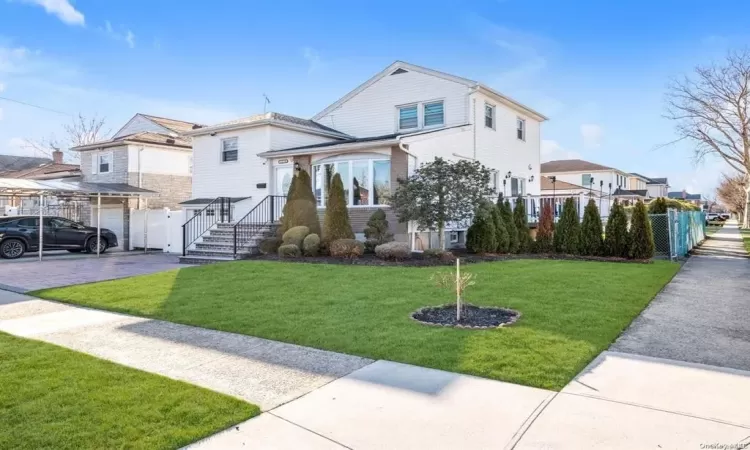 View of front facade with a front lawn