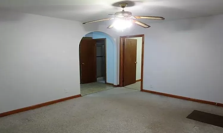 Unfurnished room featuring ceiling fan and light colored carpet