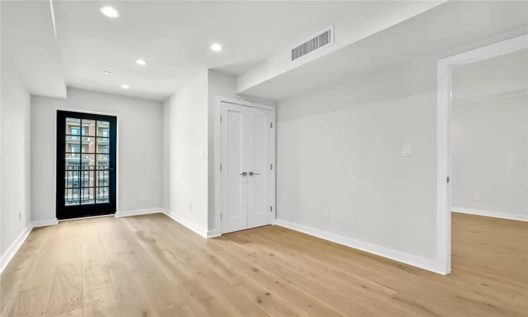 25-25 31 avenue, New York, NY, 2 Bedrooms Bedrooms, 4 Rooms Rooms,1 BathroomBathrooms,Residential,For Sale,31 avenue,809158