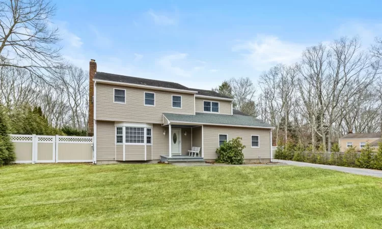 View of front of property featuring a front lawn