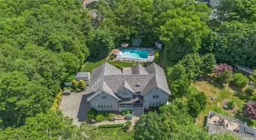 7 Pine Ridge Drive, Smithtown, NY, 4 Bedrooms Bedrooms, 8 Rooms Rooms,4 BathroomsBathrooms,Residential,For Sale,Pine Ridge,809060