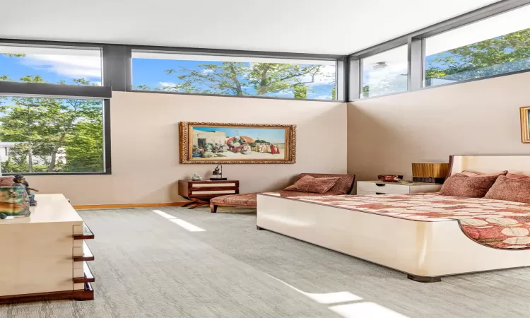 Bedroom with a high ceiling