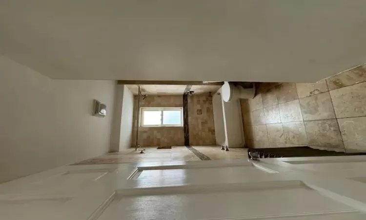 Bathroom with tiled shower / bath and toilet