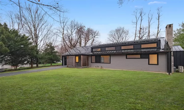 View of front of house featuring a front lawn