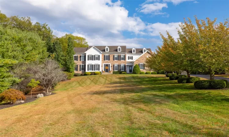 View of front of property featuring a front lawn