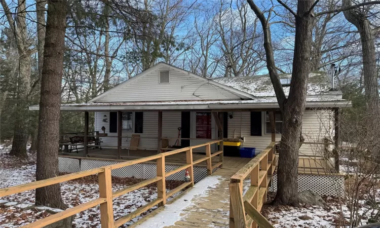 View of front of house featuring a porch