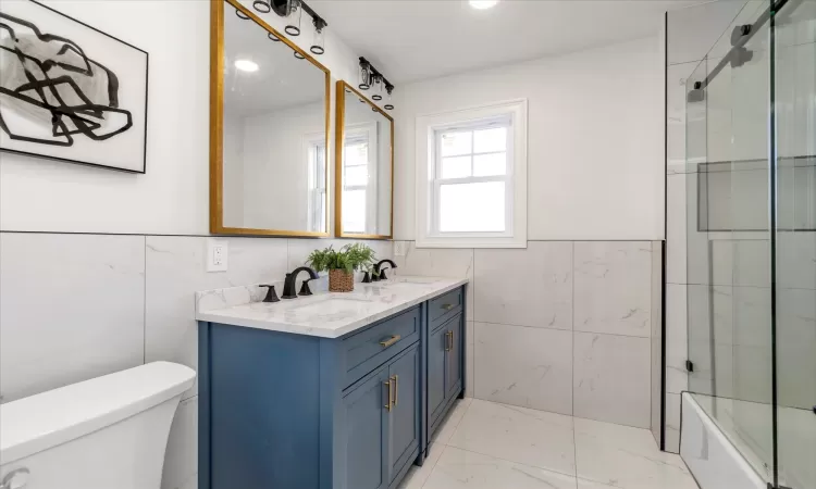 Full bathroom featuring vanity, toilet, shower / bath combination