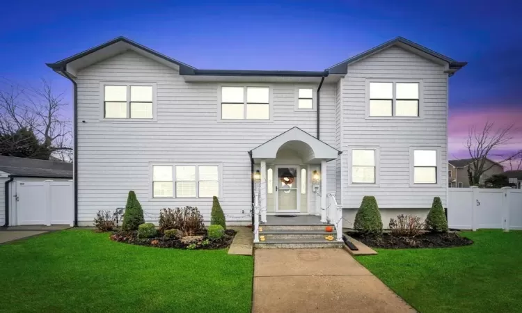 View of front of home featuring a yard