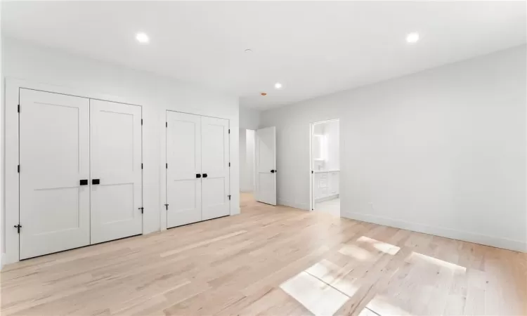 2nd Floor Bedroom w/ Jack & Jill Bathroom