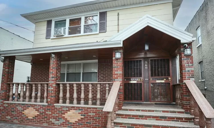 Property entrance with a porch